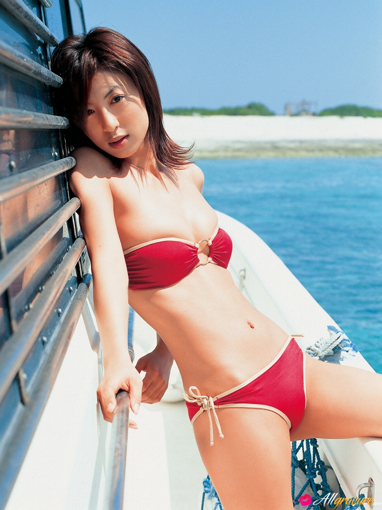 Bloomed charmer Mariko Okubo flaunts her sexy body  in All Gravure set Konatsu