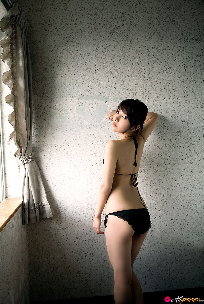 Tempting stunner Atsumi Ishihara seductive in Give Me Your Love  in All Gravure set Give Me Your Love