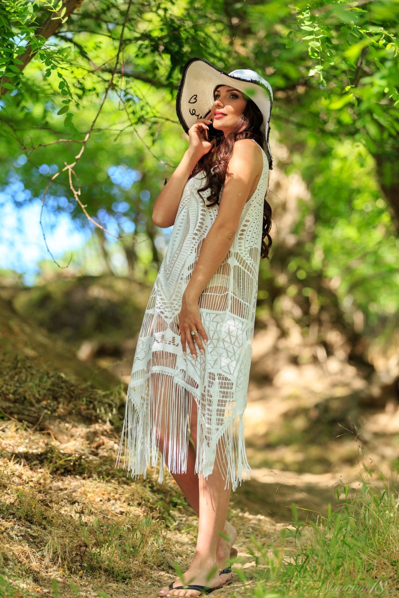 All natural babe Juliet Wolf dazzles us with her naked body outdoors in nature  in Stunning 18 set Pesenting Juliet