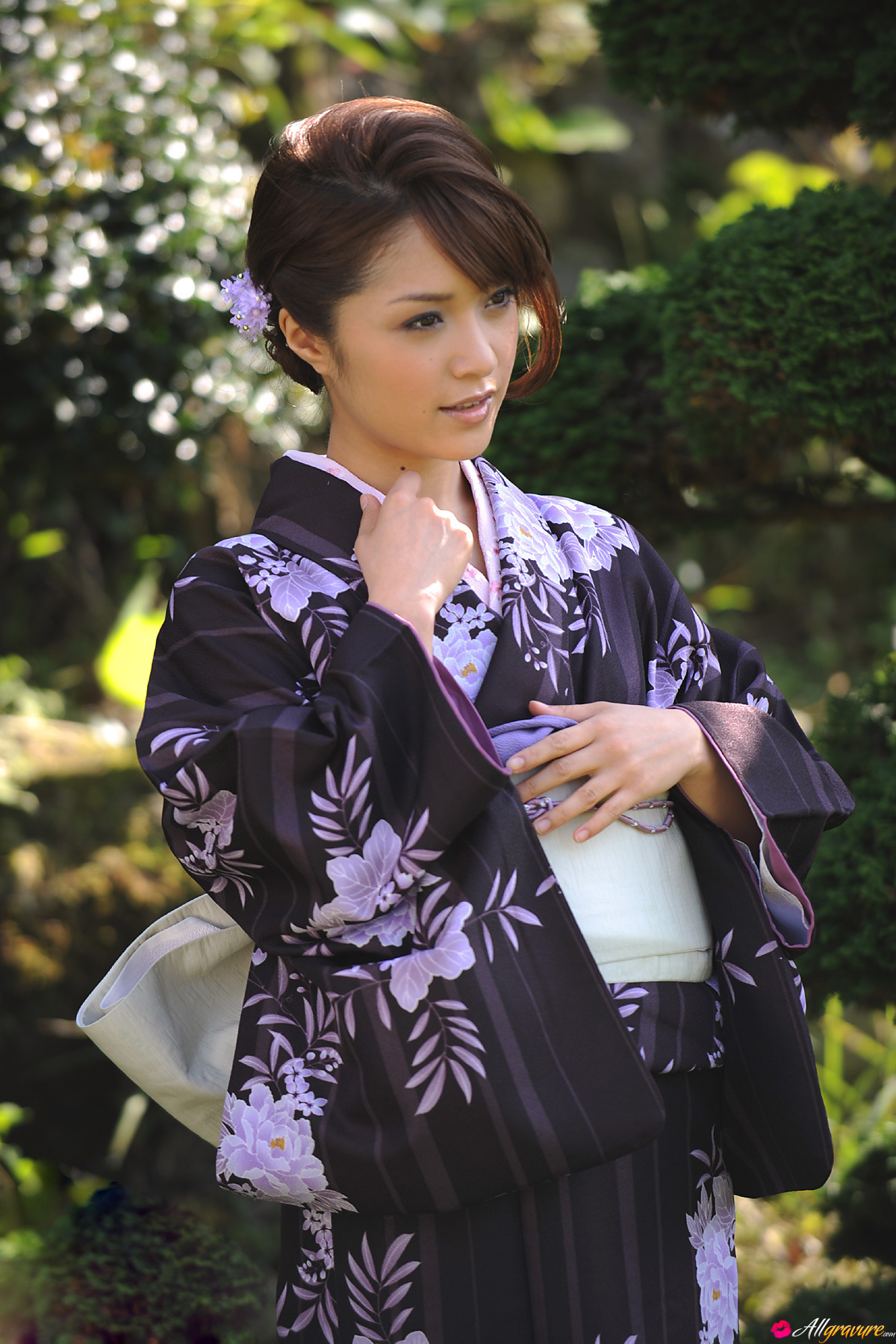 Top class all gravure girl Mihiro Taniguchi playfully posing  in All Gravure set Holiday Kimono