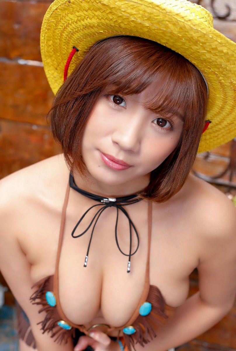 Gorgeous girl Aya Hazuki shows off her gorgeous body in Native Parts  in All Gravure set Native Parts