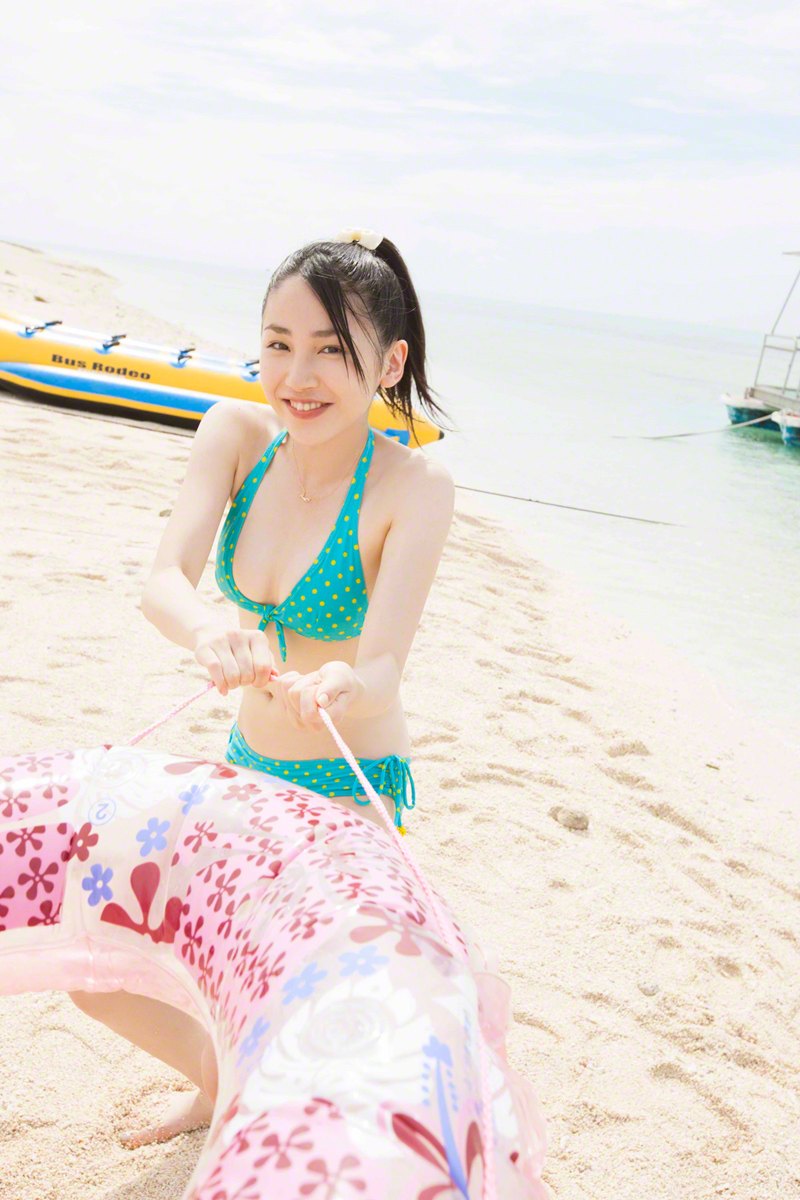 Adorable and playful girl You Kikkawa naughty in Beach Vacation  in All Gravure set Beach Vacation