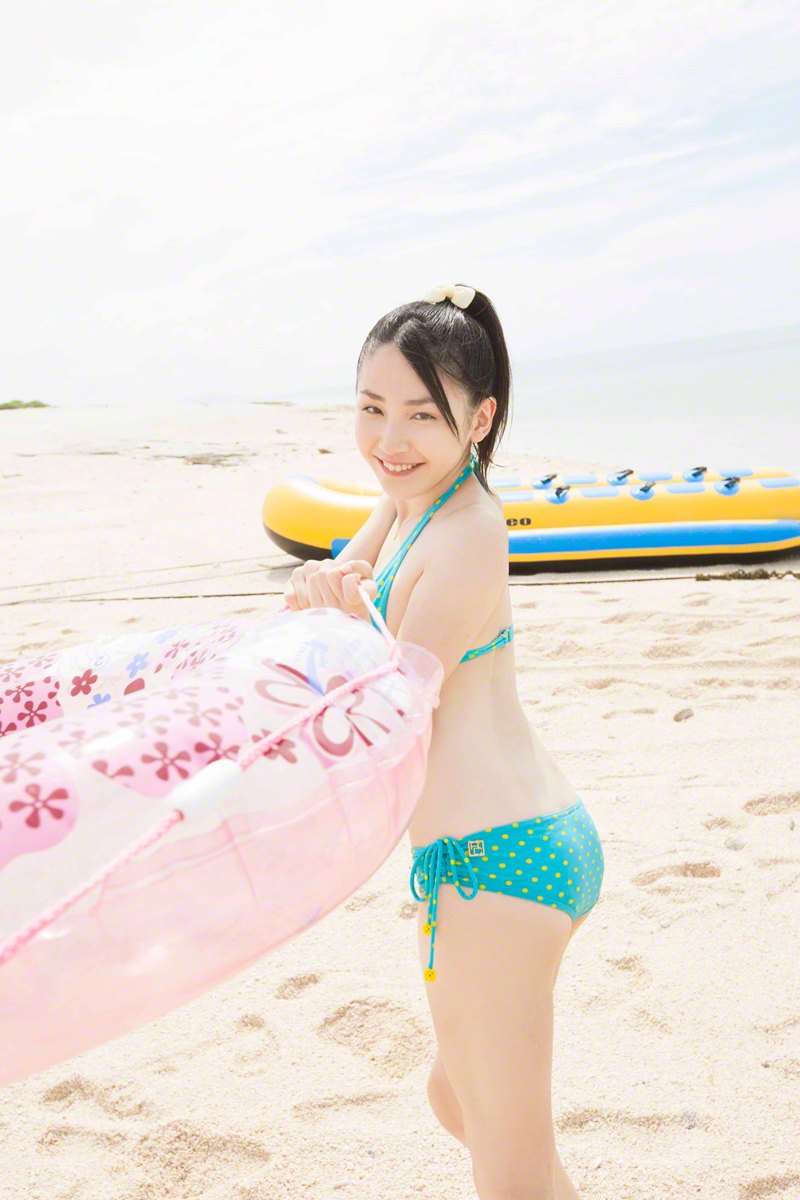 Adorable and playful girl You Kikkawa naughty in Beach Vacation  in All Gravure set Beach Vacation