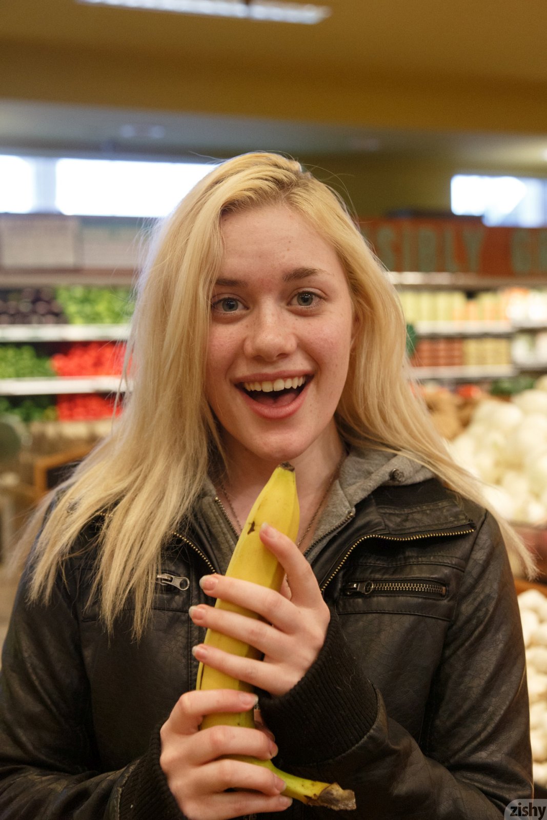 Blonde newcomer exposing her secret assets in public  in Zishy set Whole Foods Spider