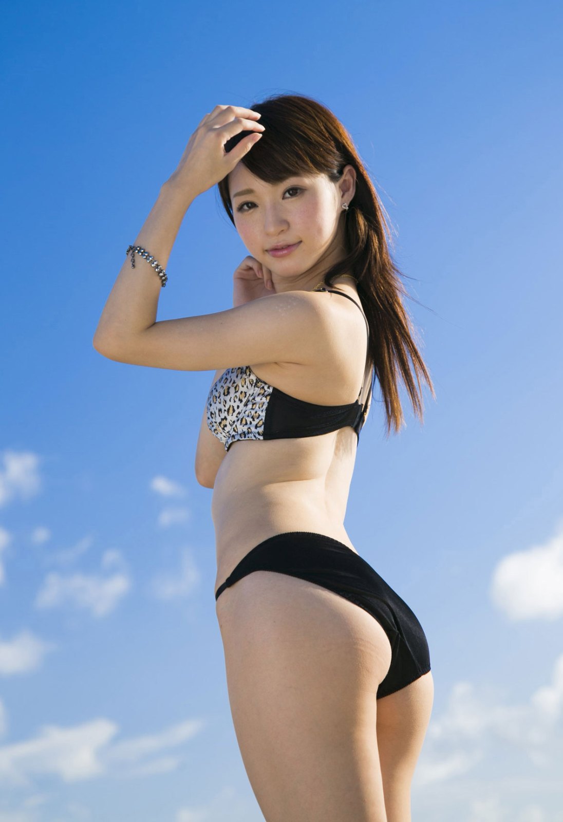 Blossoming young model Moe Amatsuka bares her gorgeous body in Beyond The Sand  in All Gravure set Beyond The Sand