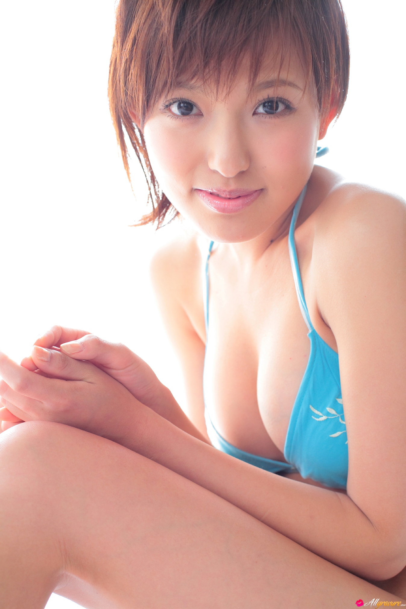 Gorgeous girl Erisa Nakayama shows off her gorgeous body in Take Me  in All Gravure set Take Me