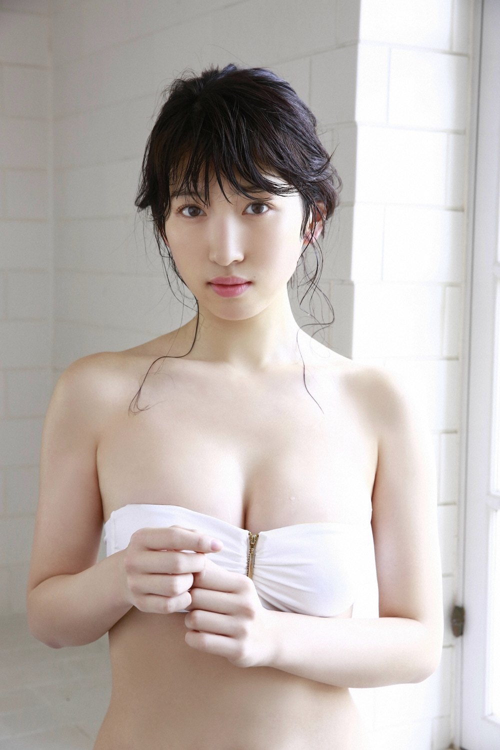 Perfectly Shaped damsel Mikoto Hibi bares her smoking hot body in Dreamer  in All Gravure set Dreamer