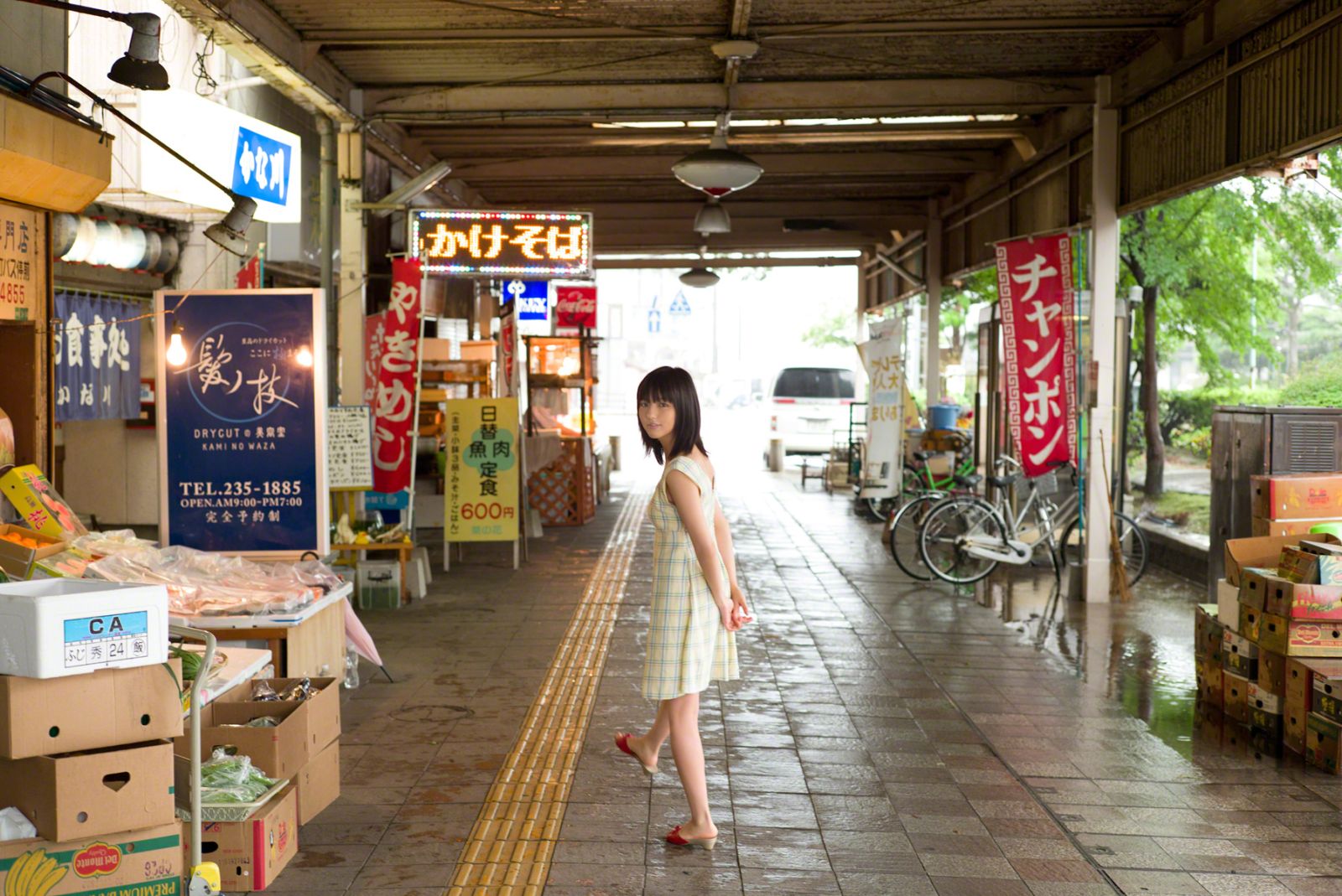 Blossoming young vixen Erina Mano stuns everyone with her seductive body in First Meet  in All Gravure set First Meet