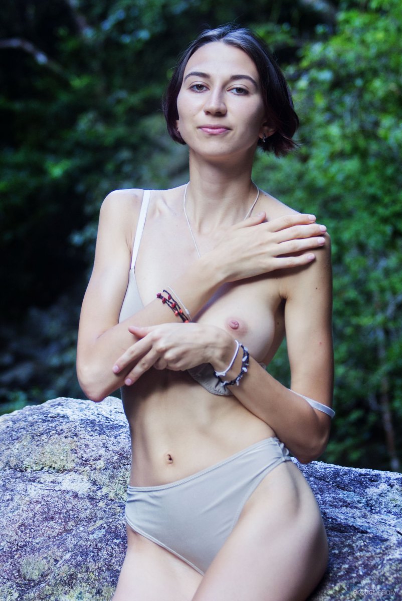 Skinny brunette Alisa M strips off presenting us her perky tits in this amazing posing performance  in Erotic Beauty set Jungle