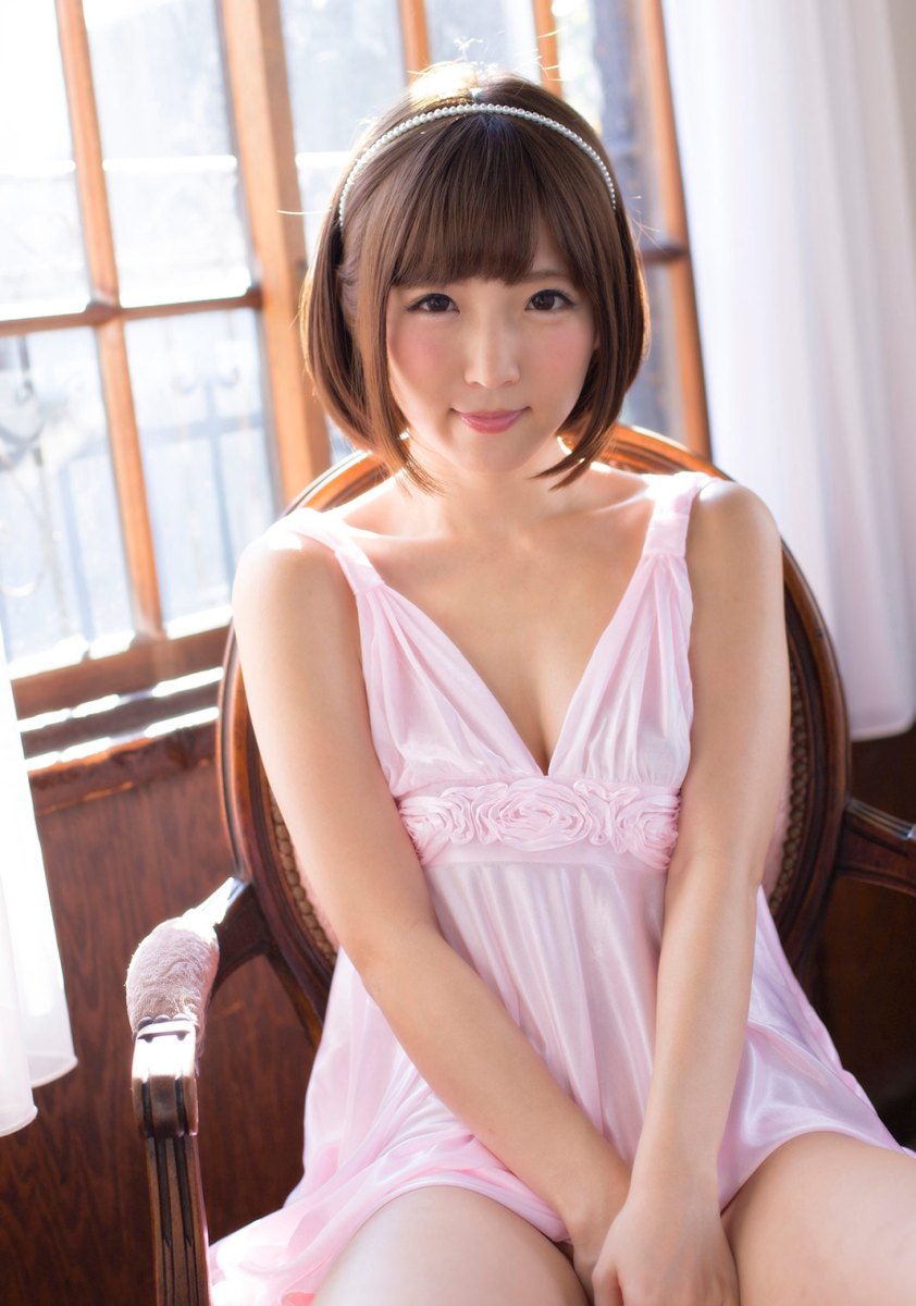 Bloomed charmer Kizuna Sakura delights us in Unveiling  in All Gravure set Unveiling