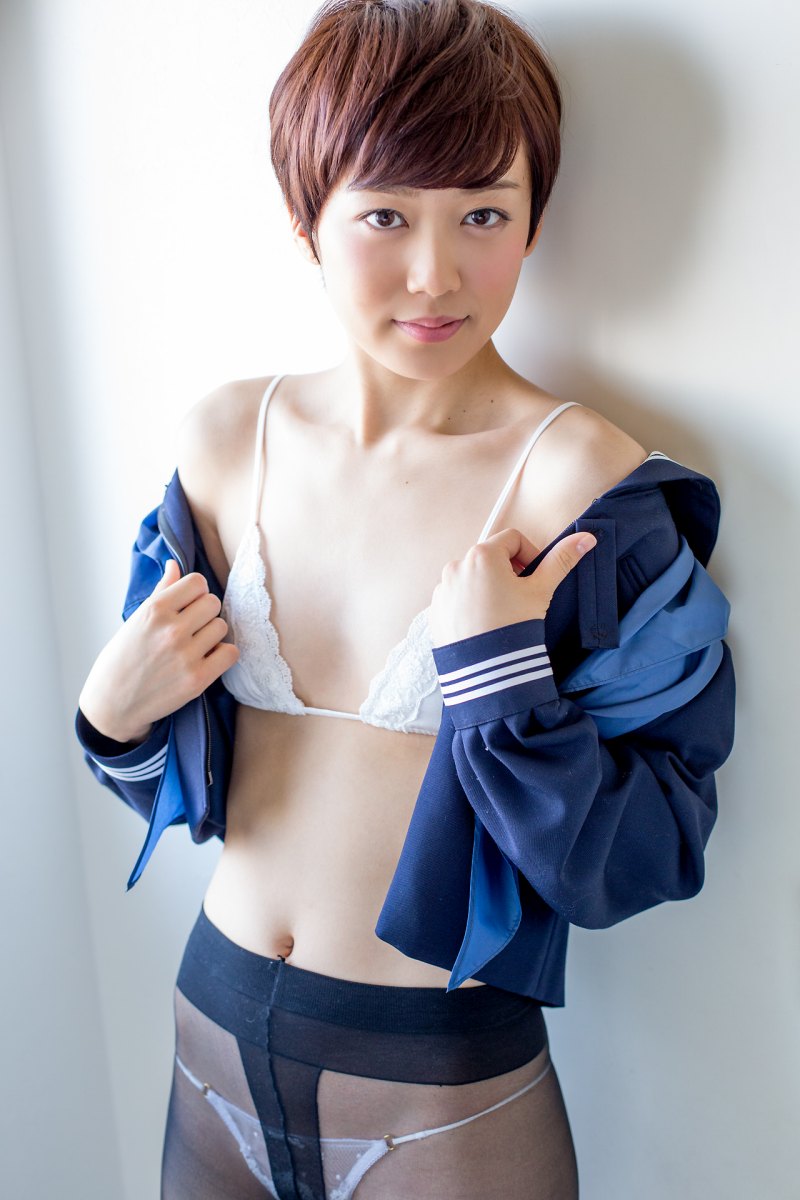 Bloomed angel Koharu Nishino posing in Can I Be Yours Too  in All Gravure set Can I Be Yours Too