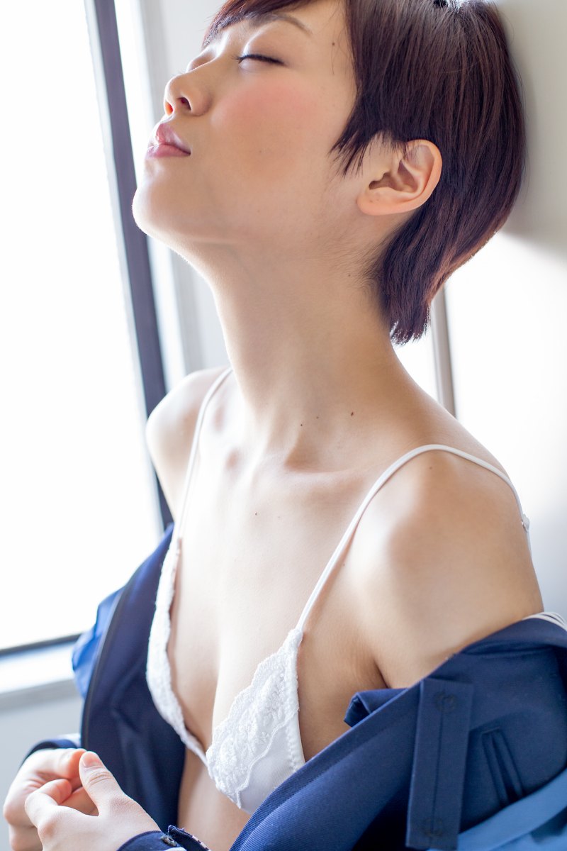 Bloomed angel Koharu Nishino posing in Can I Be Yours Too  in All Gravure set Can I Be Yours Too