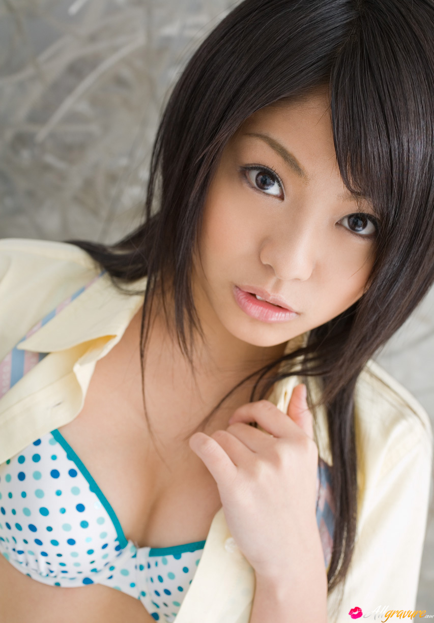 Blossoming young angel Mizuho Tada posing in Best Behavior  in All Gravure set Best Behavior