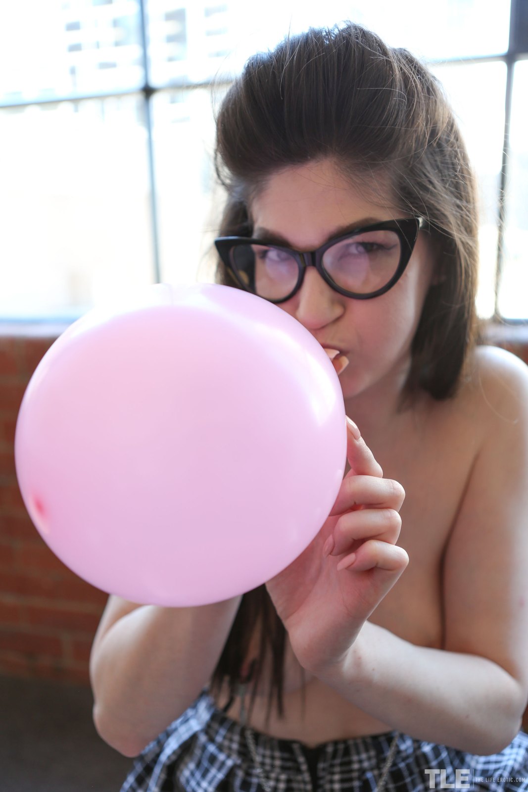 Silly young babe Daliah Amor plays with a ballon and fingers her twat  in The Life Erotic set Balloons 1